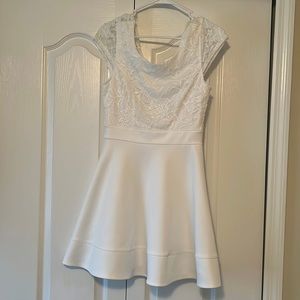 TRIXXI Ivory Lace/Polyester dress. Juniors Size MEDIUM. Great condition